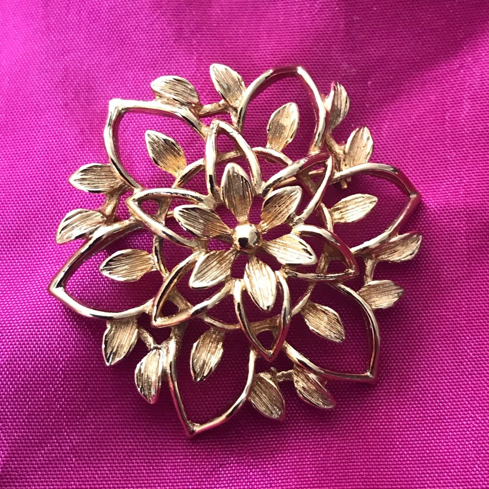 Vintage Sarah Coventry Brooch - Gold Metal